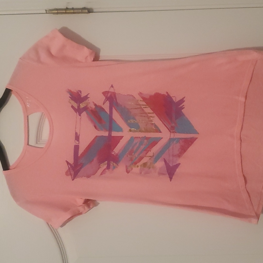 Girls Arizona short sleeve graphic tee. Pink with arrow design. Size 16
